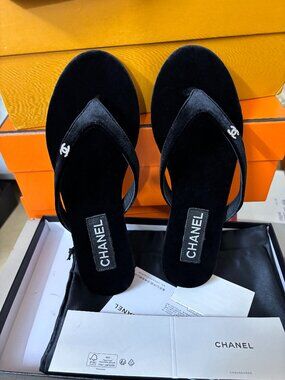CHANEL Flip-flop sandals